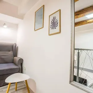 Apartma N'poznam Tobacna Apartment Laibach